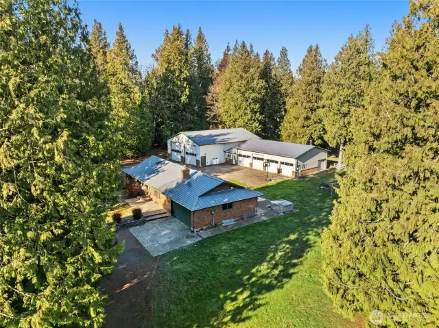 Over 4000sq ft of warehouse & shop (2007) w/ plumbing & full service electrical / attached studio office w/kitchenette & 3/4 bath / custom spent-oil furnace / 2x propane jet heaters / 5hp 80gal pneumatic air compressor /washer & dryer / storage for 2x Semi trucks, RVs, & over 7 vehicles!