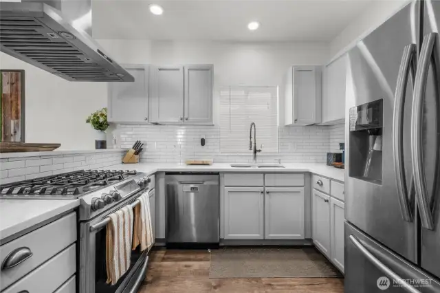 Gas stove with hood vent