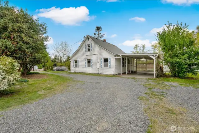 Attached carport for all those rainy days you can bring your groceries right into the home.