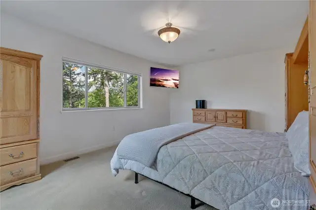 Spacious primary