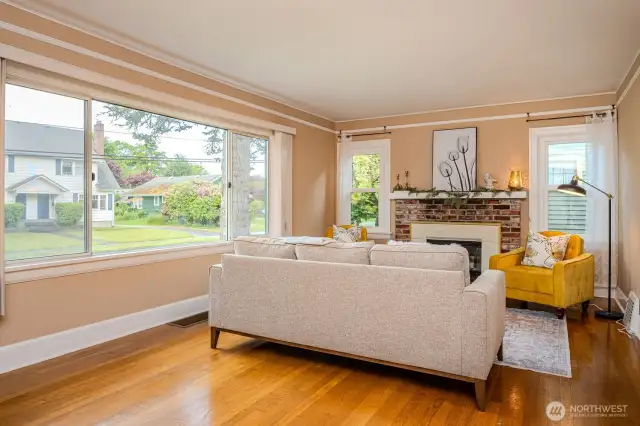 Large windows in the Living Room offer picturesque views of the neighborhood and wonderful natural light!
