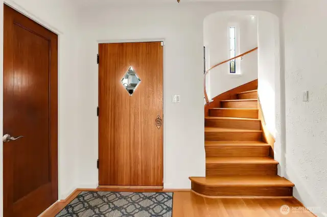 Stunning Circular Stairwell to the 2nd Level