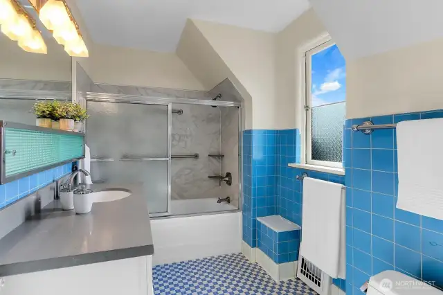 Upper Level Full Bathroom
