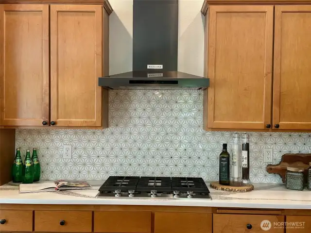 Modern elegance with a touch of bling - love that backsplash