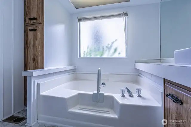 Big Soaking tub