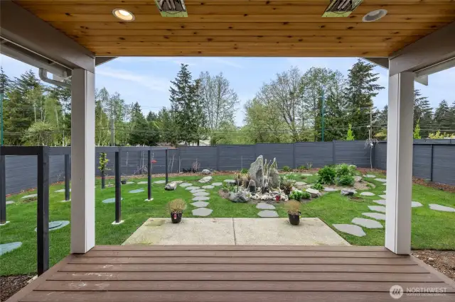 Low-maintenance Trex deck – perfect for BBQs and entertaining. Gas line ready for BBQ