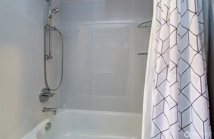 Hall Tub/Shower