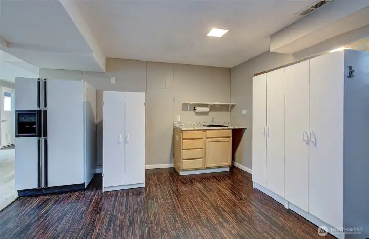 Kitchenette with Instant Hot Water