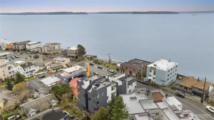 Minutes to Alki, Lincoln Park, and the vibrant West Seattle community