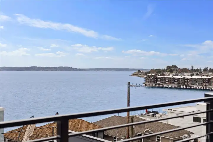 Timeless coastal escape just minutes from downtown