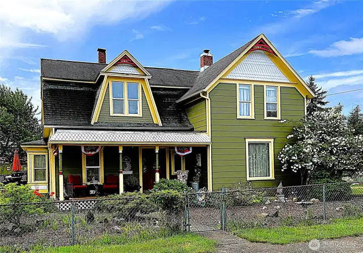 Dutch Revival Stunningly restoration!