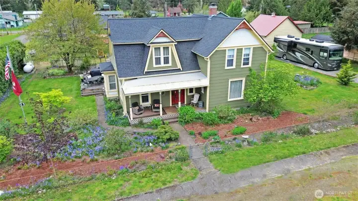 Dutch-Colonial Revival 2-story with original Carriage House - Shop conversion. BBQ patio plumbed with propane. RV Pad with hookups. Dutch-Colonial Revival 2-story with original Carriage House - Shop conversion. BBQ patio plumbed with propane. RV Pad with hookups.