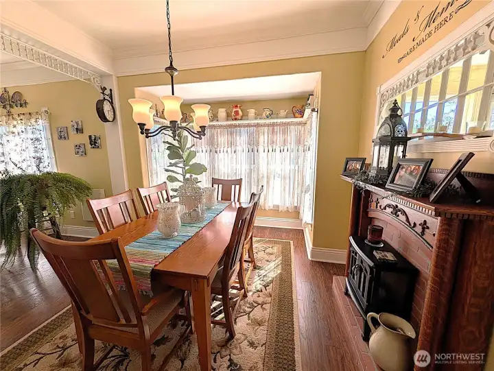 Dining with bay window.