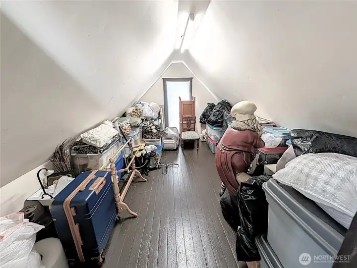 Bonus storage room
