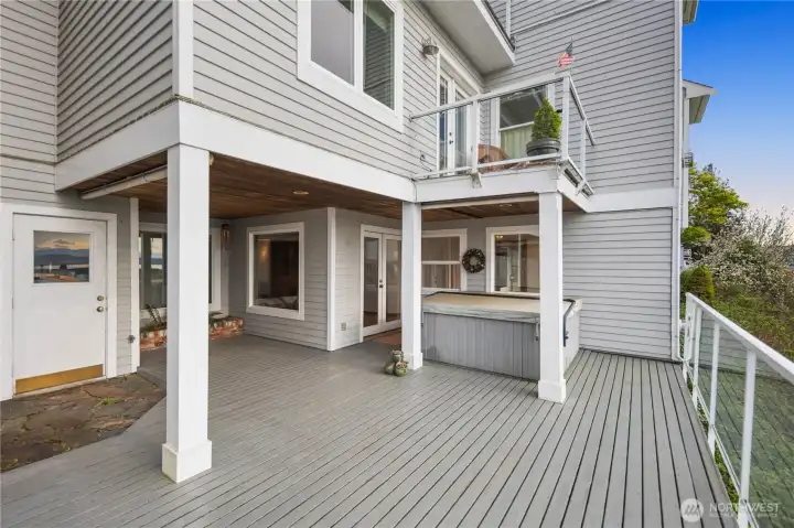 large back deck with amazing views and spa