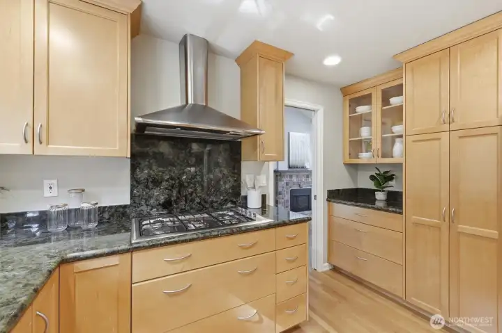 Kitchen w/ eating space