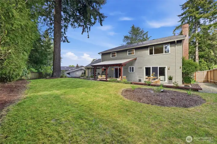Private landscaped grounds create a peaceful setting for relaxation and connection