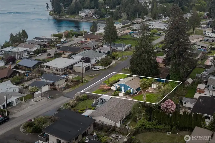 Carlyon Beach cutie! Turn key and totally remodeled. This would be your perfect "next step". NO projects, just relax.