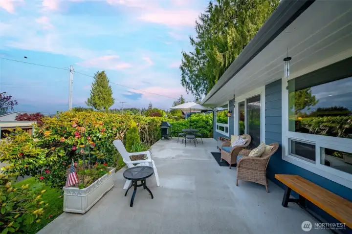 Watch the world go by from this new, sunny patio. With views to Mt. Rainier, Hope Island, the Olympics and more, this is the perfect spot to enjoy the resort lifestyle