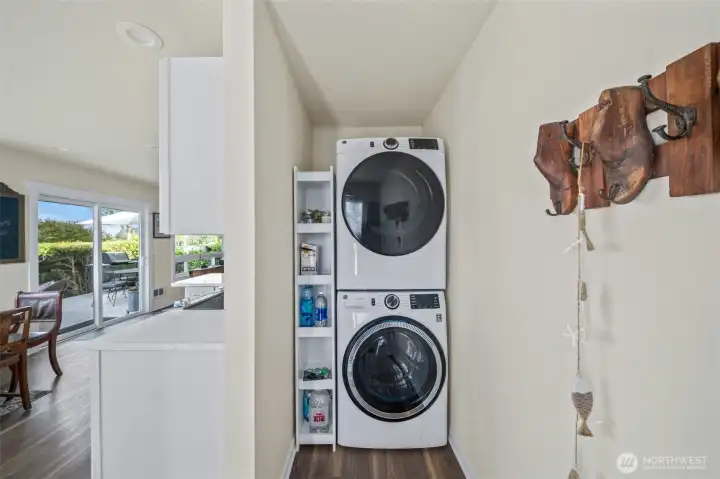 Stacking washer and dryer stay!