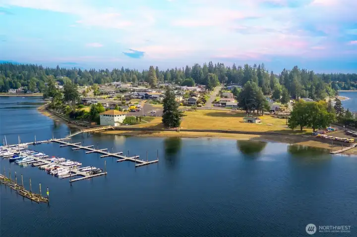 Carlyon Beach amenities include a marina and sandy beach!