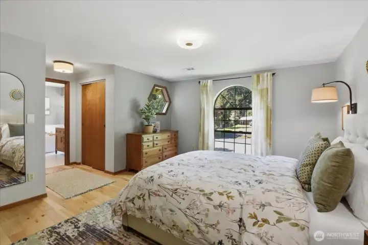 Primary bedroom has Engineered Hardwoods throughout. Primary bedroom has Engineered Hardwoods throughout.
