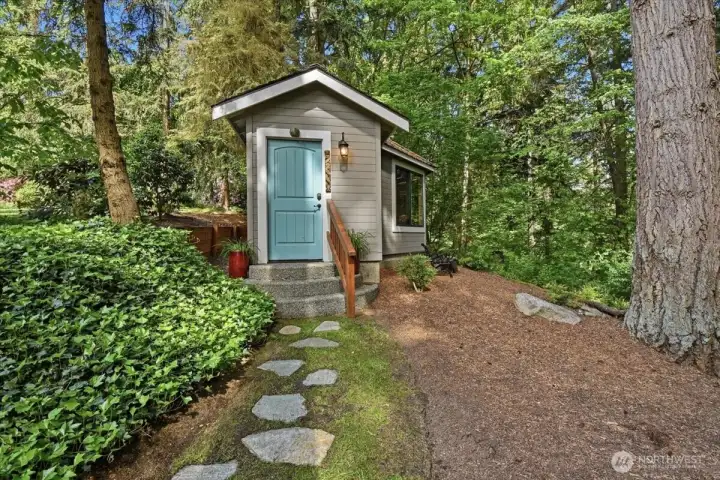 Nice surprise here! Detached flex space fulling finished. Great for home office, hobbies, studio, workout room or just a peaceful escape. Nice surprise here! Detached flex space fulling finished. Great for home office, hobbies, studio, workout room or just a peaceful escape.