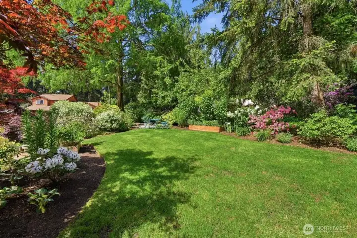 Beautifully mature landscaping. Beautifully mature landscaping.