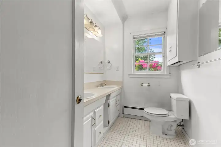 Hall 3/4 Bath
