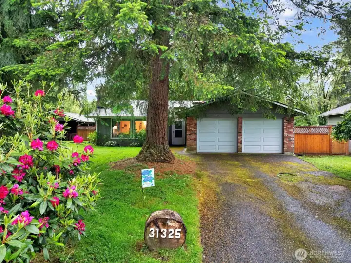 Front view with main driveway