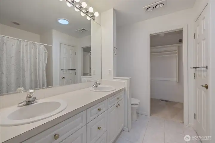Primary bath with walk-in closet