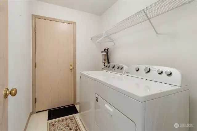 Laundry Room! Washer & Dryer Stay!
