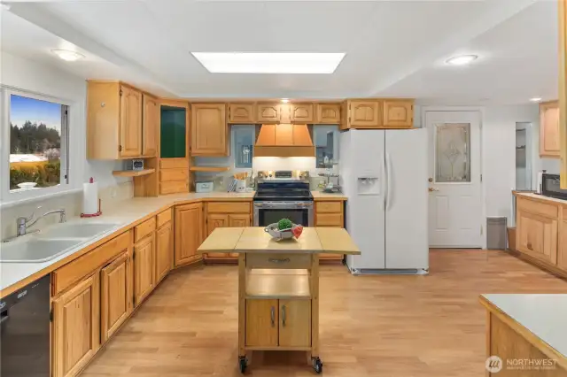 Another view of the Kitchen w/laminate floors