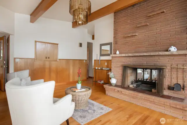 Sitting room between the living room and dining room.