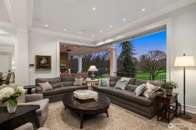 This space is everything...fun, beautiful and offering the best of Medina both inside and out.