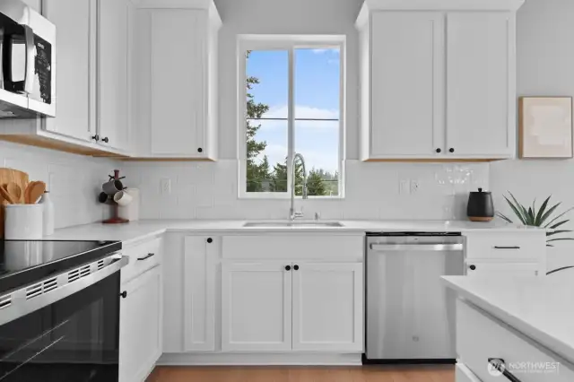 Photographs are for illustrative purposes only. Features, finishes, interior/exterior colors, landscaping and floorplan shown may vary from actual homes built.