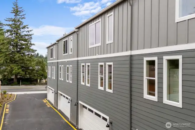 Photographs are for illustrative purposes only. Features, finishes, interior/exterior colors, landscaping and floorplan shown may vary from actual homes built.