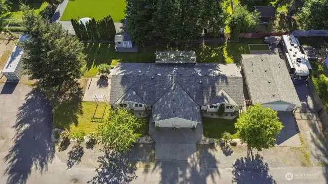 Prime Location: On .65 of an acre and can bring in $12,000 in oincomce with both units at $4000, convert the studio to make $2000 and the 2 RV spots at $1000 each. Nestled within Marysville city limits, this stunning duplex offers easy access to I-5 and Highway 9.