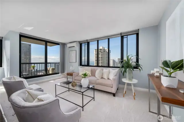 "Oh Wow!"  Endless Views Corner Unit - Natural light!