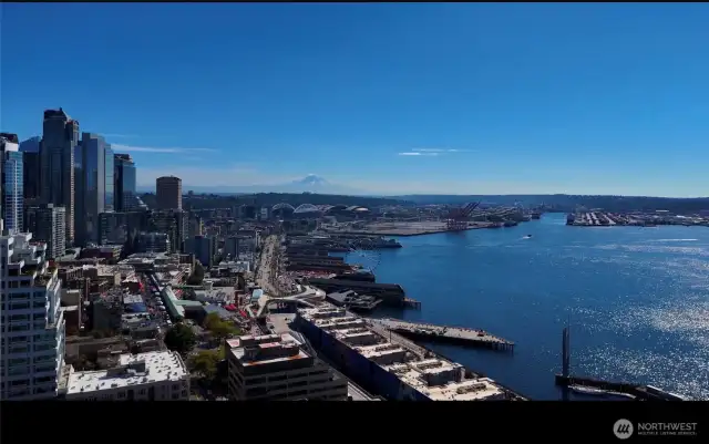 Seattle Waterfront, Pike Place Market, Aquarium    are just around the corner!