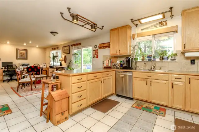 Excellent use of space in the kitchen remodel