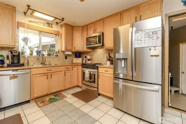 Extraordinary planned kitchen with the fridge, sink, stove triangle.