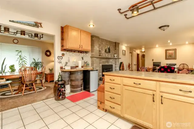 Dining room & kitchen have easy access to each other