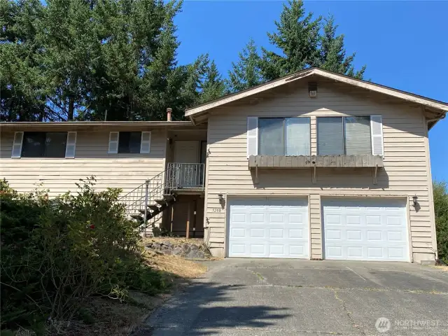 Set in a cul-de-sac of a beautiful neighborhood.