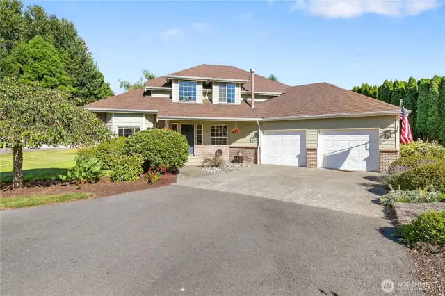 2 car garage and so much driveway for parking or places to play