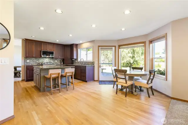 Additional dinning area next to the kitchen for eating