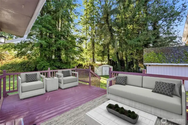 Enjoy nature, peace, and privacy every day. Listen to the river from your deck and unwind.