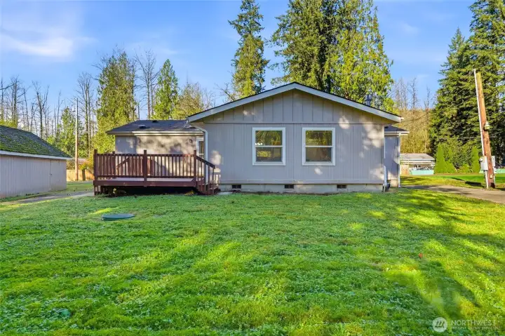 Just across from Canyon Creek—soothing river sounds from your deck