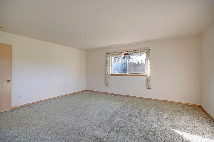 Large primary bedroom