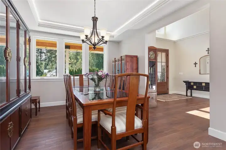 Formal dining area or possible office space